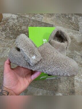 Crocs Classic Plush Lined Clog Slippers - W7 M5